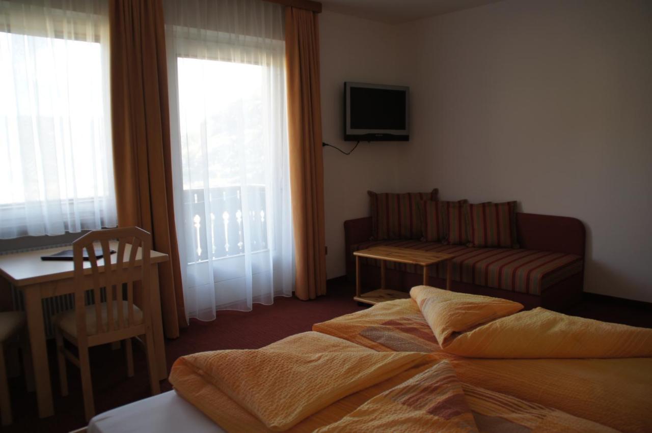 Oberangerhof Aparthotel Lagundo Room photo